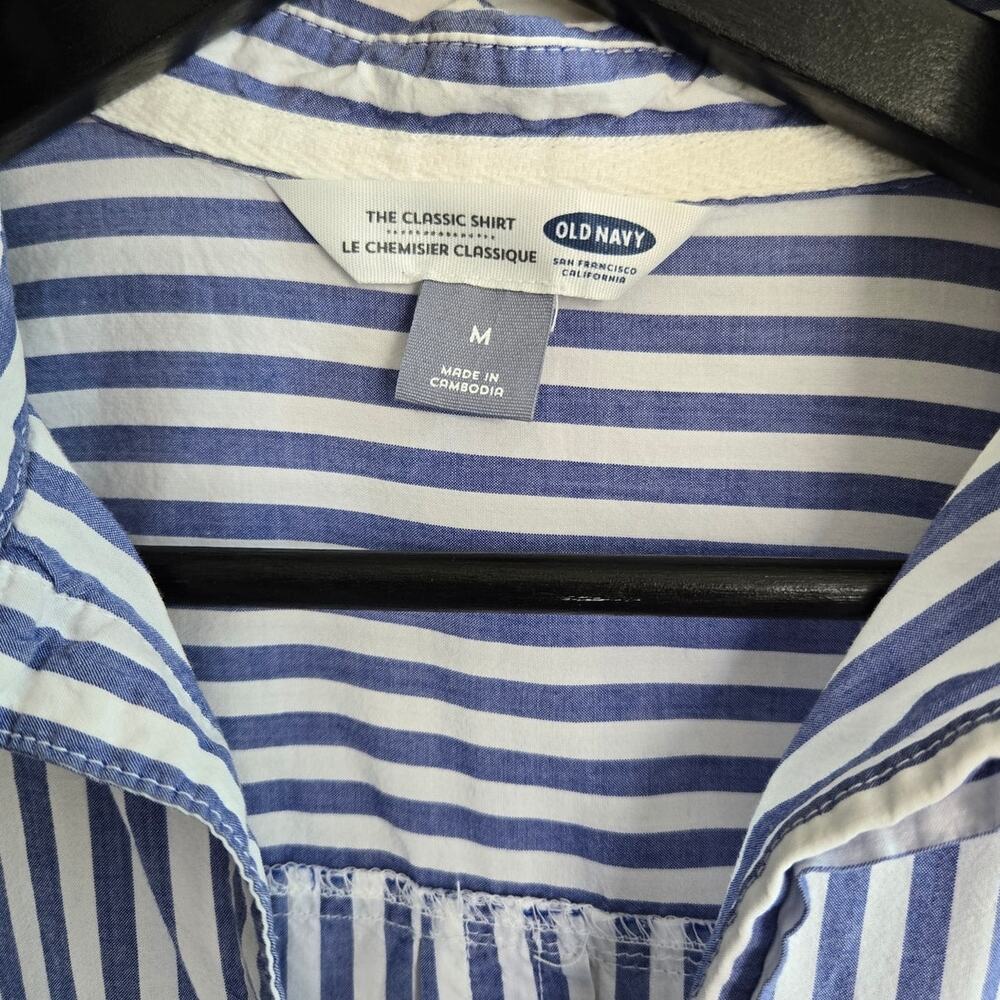 Old Navy The Classic Shirt Button Down Blue and White Shirt sz M - Picture 2 of 5